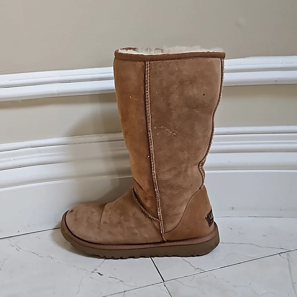 UGG AUSTRALIA SHEEPSKIN CLASSIC  TALL BOOTS CHESTNUT SIZE 7 $200 - Picture 5 of 7